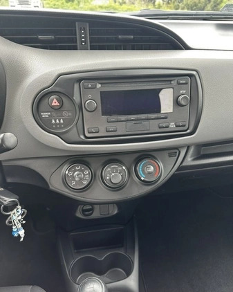 Toyota Yaris cena 42900 przebieg: 73000, rok produkcji 2019 z Wałbrzych małe 106